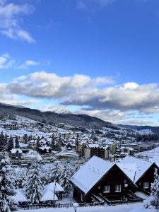 Каскадні водоспади Карпатських гір. ТК «Буковель»