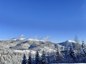 Каскадні водоспади Карпатських гір. ТК «Буковель»